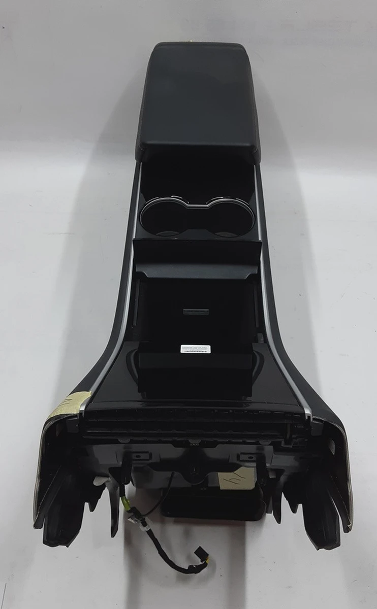 1 Центральная консоль подлокотник Black подстаканник Plastic Black без задней верхней крышки Tesla model 3 1087900-00-E