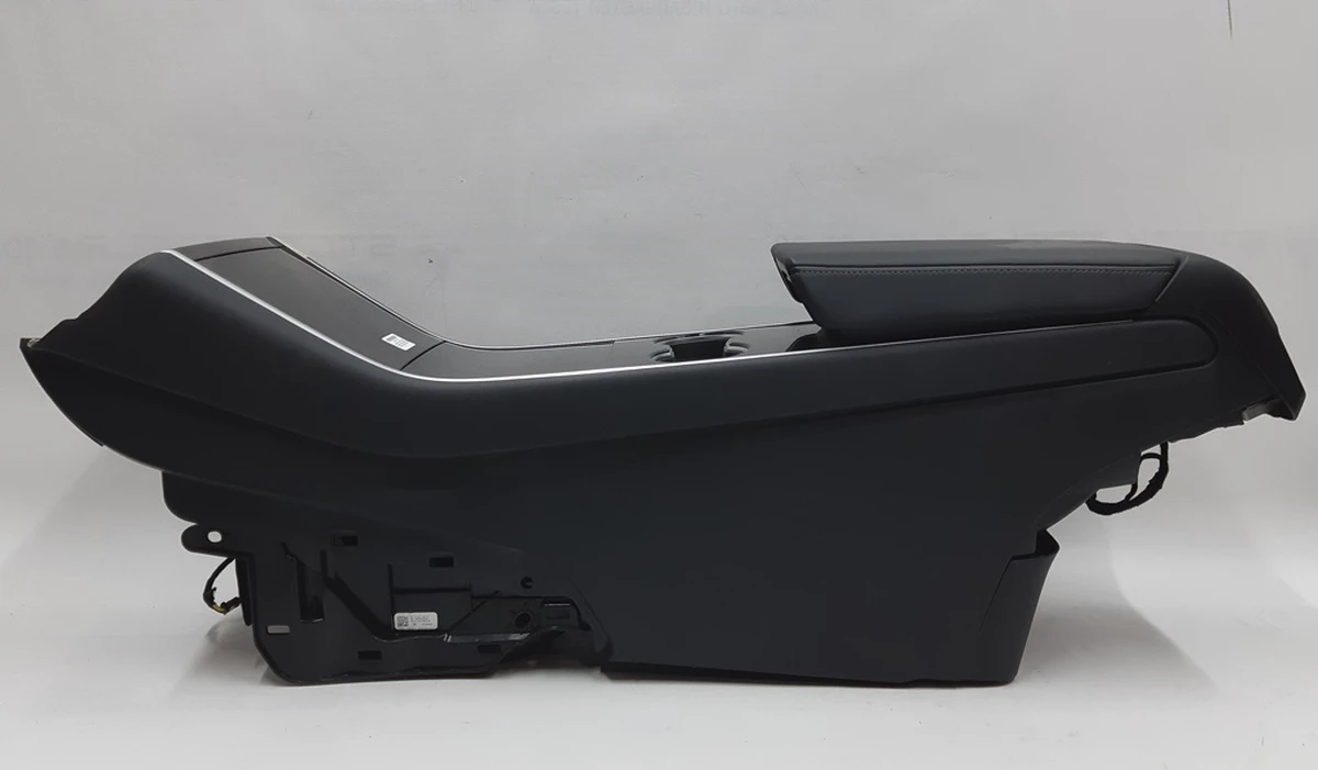 1 Центральная консоль подлокотник Black подстаканник Plastic Black без задней верхней крышки Tesla model 3 1087900-00-E