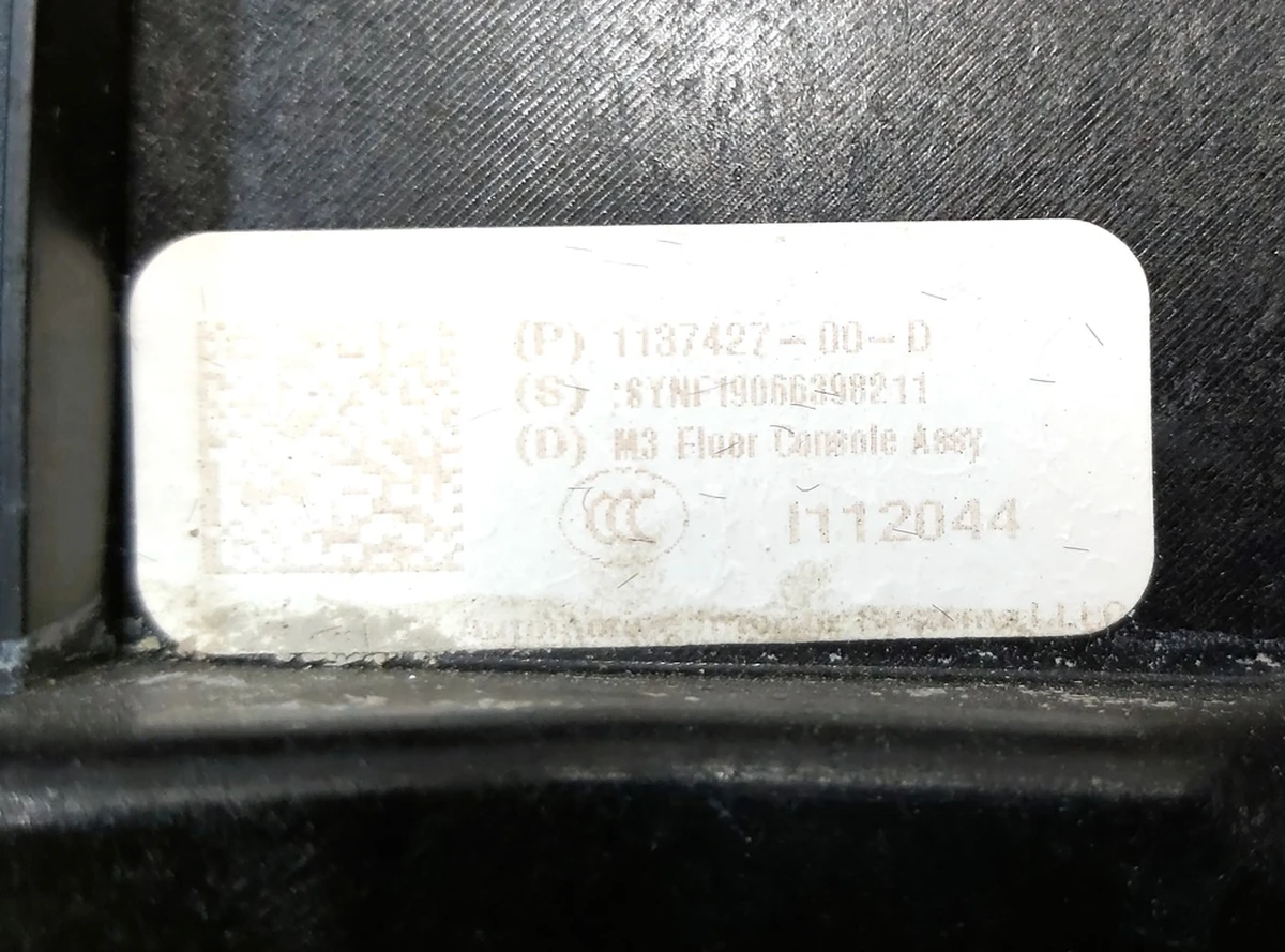 1 Центральна консоль PREMIUM підлокітник Black підсклянник Plastic Black без килимків та електроніки Tesla model 3, model Y 1087900-00-E