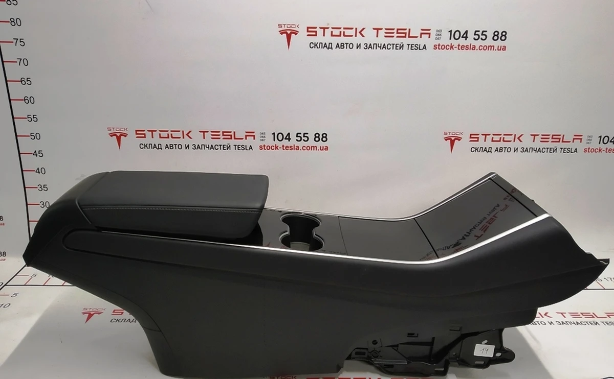 1 Центральная консоль в сборе подлокотник Black подстаканник Plastic Black без USB,HUB CHARGER Tesla model 3 1087900-00-E