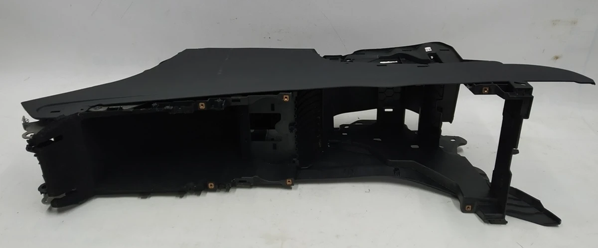 1 Каркас центральної консолі в зборі з повітроводом Tesla model 3 1087900-00-I
