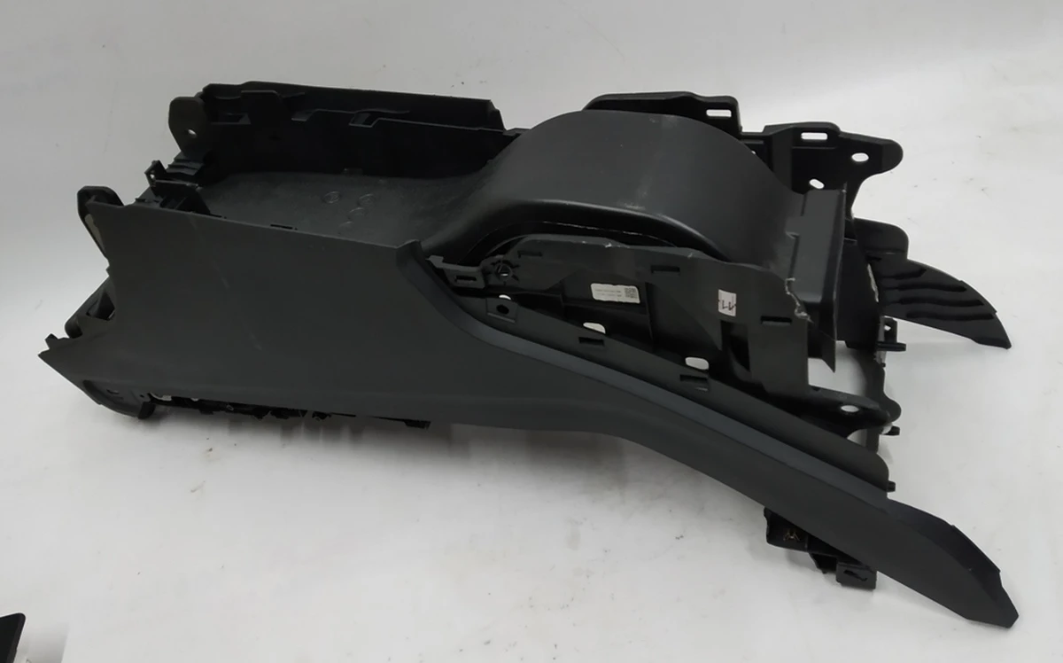 1 Каркас центральної консолі в зборі з повітроводом Tesla model 3 1087900-00-I