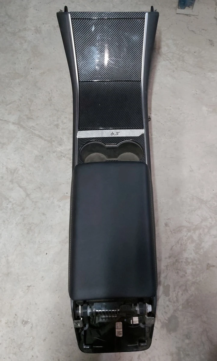 Центральна консоль у зборі накладка Carbon з пошкодженням без блоку USB та взаємодії з ключем Tesla model 3 1087900-00-E