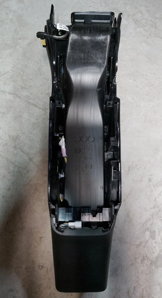 Центральна консоль у зборі накладка Carbon з пошкодженням без блоку USB та взаємодії з ключем Tesla model 3 1087900-00-E