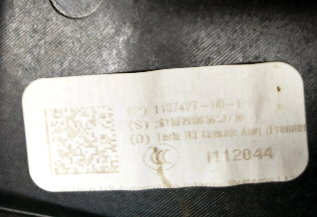 1 Центральна консоль підлокітник Black підсклянник Plastic Black без задньої верхньої кришки та килимка для телефонів Tesla model 3 1087900-00-E