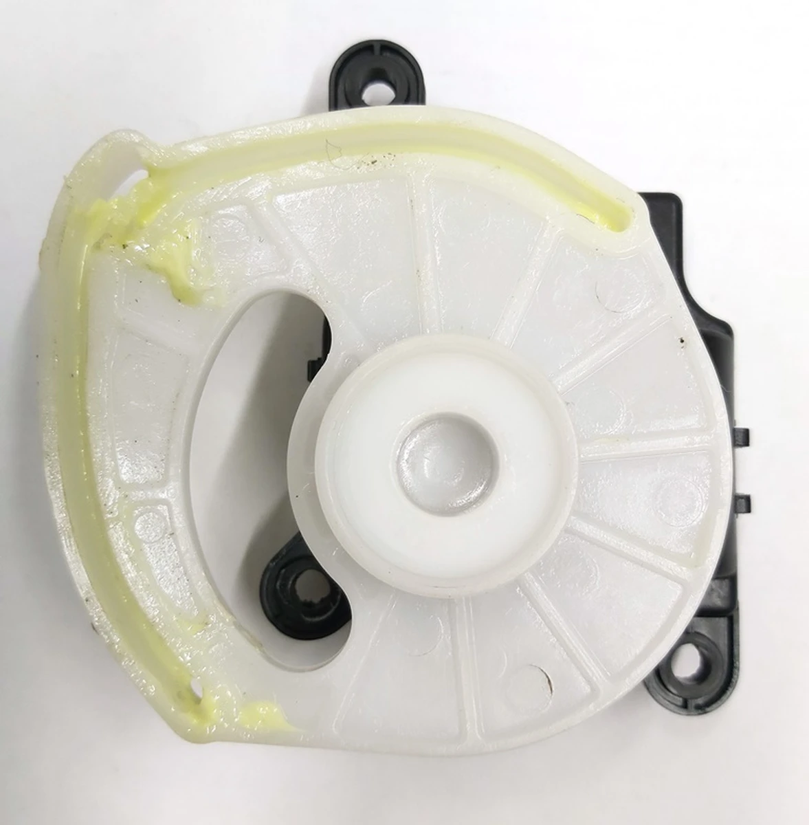 4 Сервопривід в зборі-вхідний D332-AN6AA Tesla model S REST 1139238-00-A