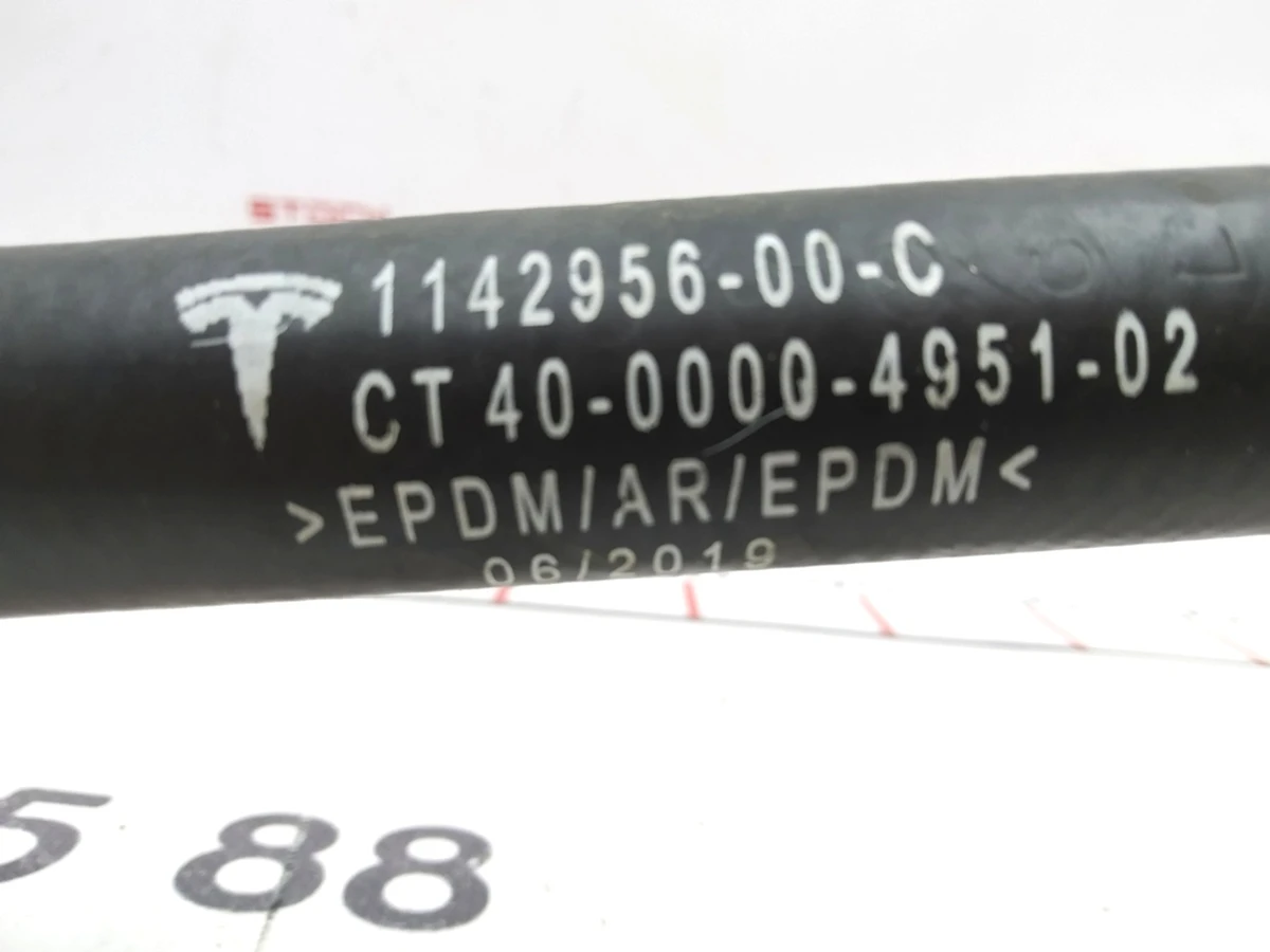 11 Шланг системи охолодження із пошкодженням Tesla model X, S REST 1142956-00-C