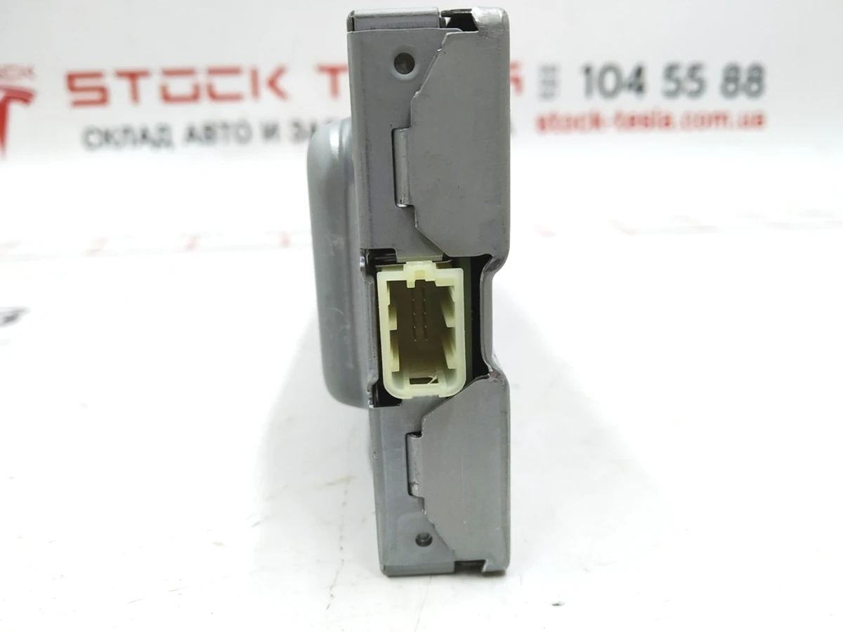 1 Радіо (US) FM/HD/SXM Tesla model S REST 1143711-00-C