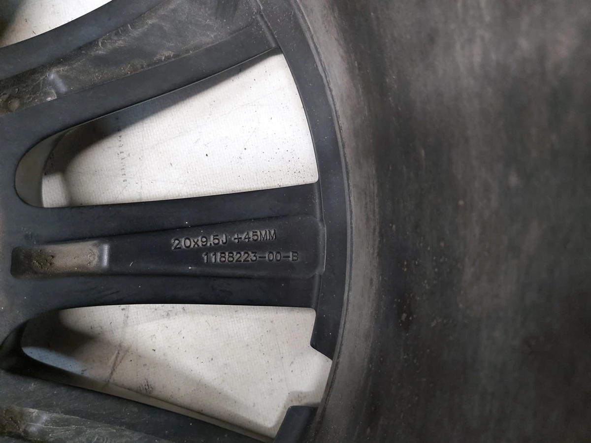 1 Колісний диск 20X9.5J ET45 INDUCTION з пошкодженням Tesla model Y 3488223-00-A
