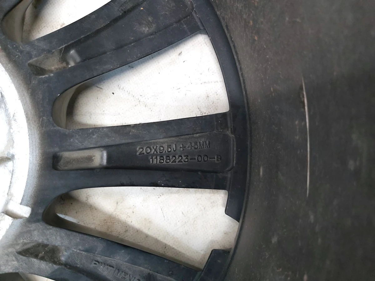 1 Колісний диск 20X9.5J ET45 INDUCTION з пошкодженням Tesla model Y 3488223-00-A