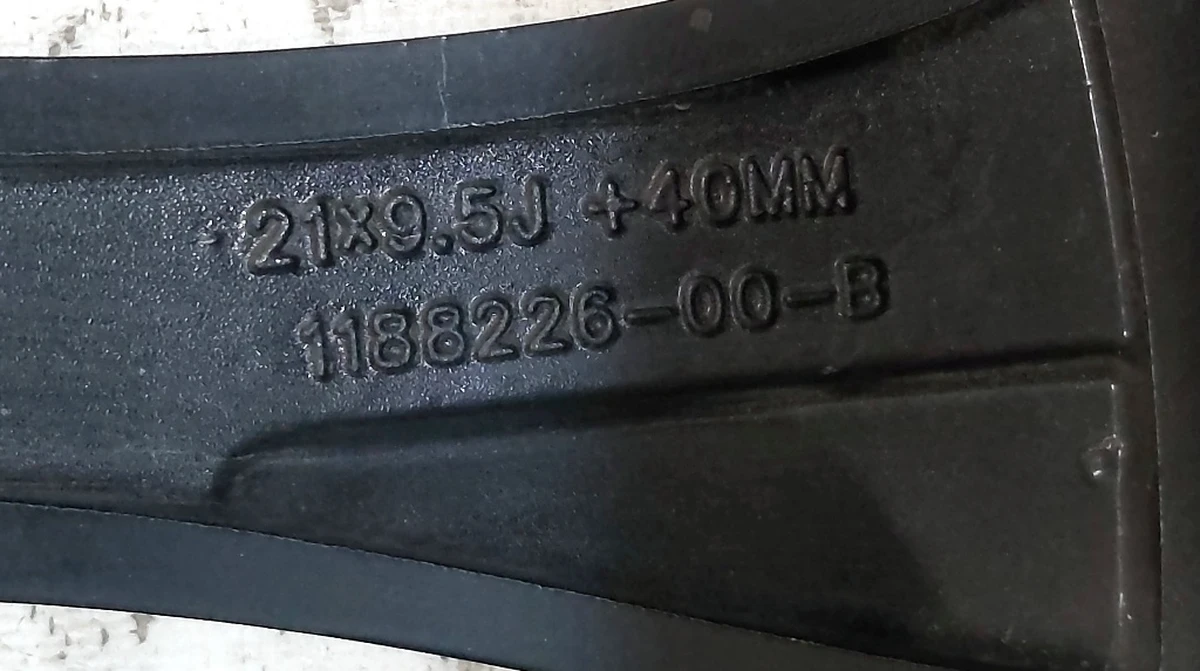 7 Колісний диск 21X9.5J ET40, SATIN CHARCOAL з пошкодженням Tesla model Y 1188226-00-B