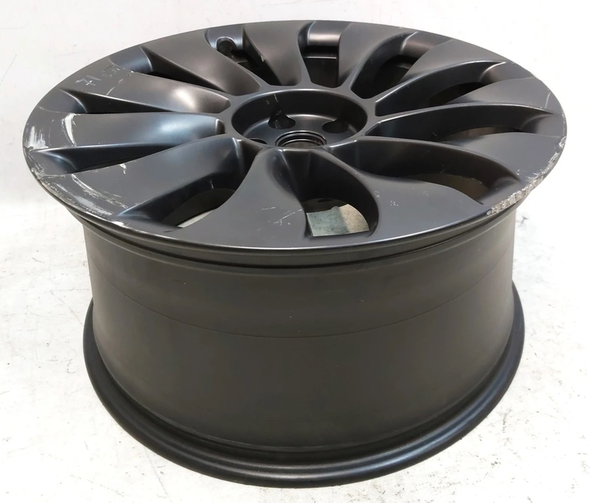 7 Колісний диск 21X10.5J ET48, SATIN CHARCOAL з пошкодженням Tesla model Y 3488227-00-A