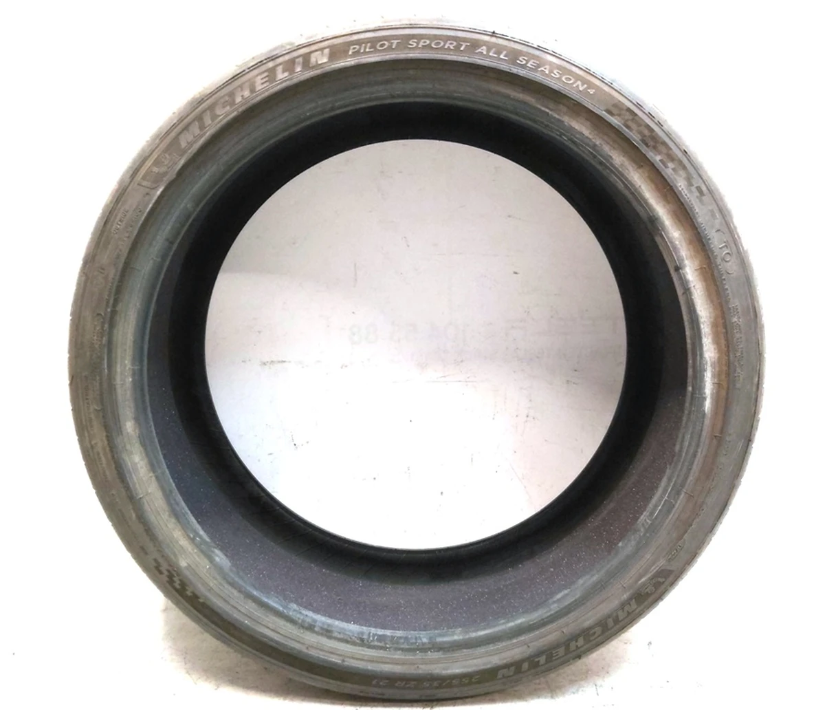 1 Шина 255/35R21 98W XL M S MICHELIN PILOT SPORT FRONT 7,43 мм с повреждением Tesla model Y 1188248-00-B