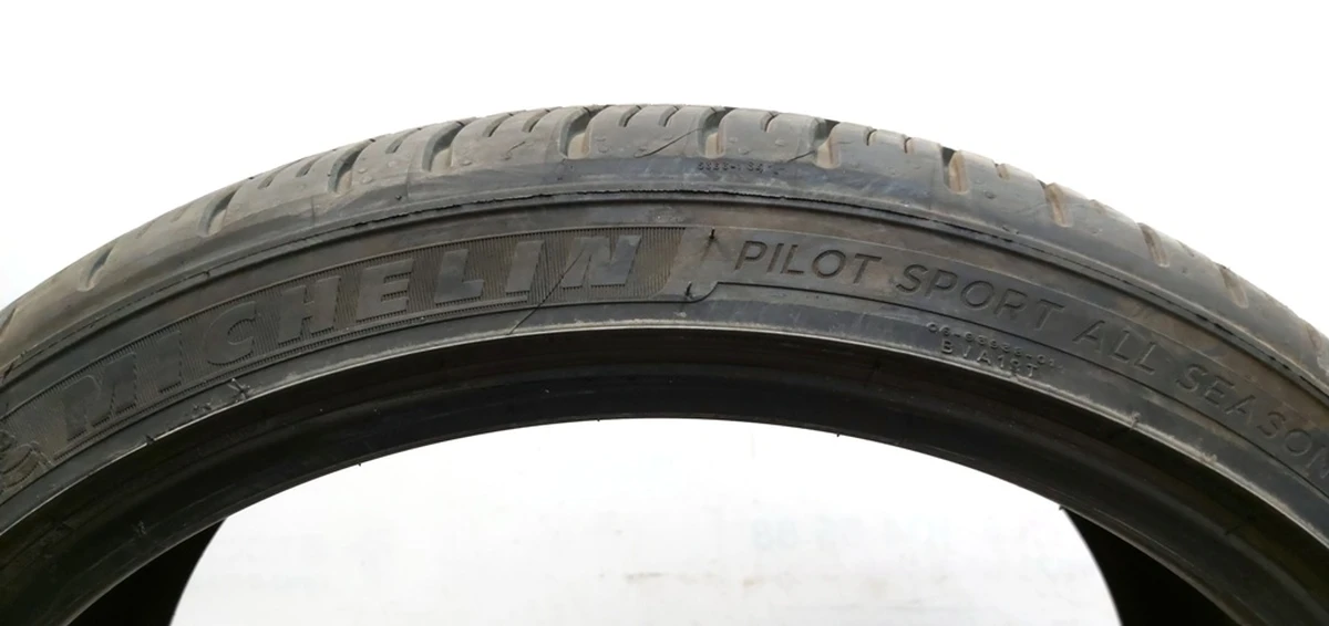 1 Шина 255/35R21 98W XL M S MICHELIN PILOT SPORT FRONT 7,43 мм с повреждением Tesla model Y 1188248-00-B