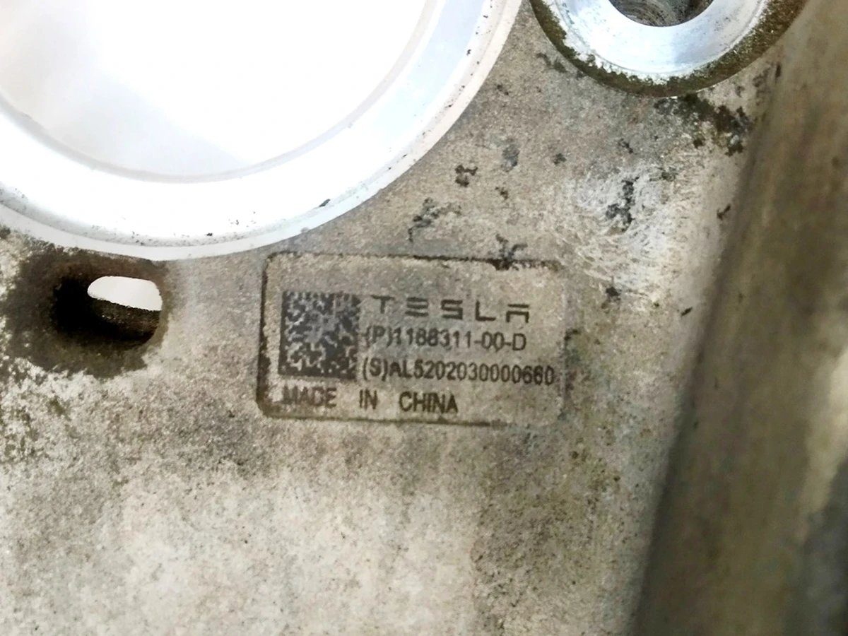 1 Front knuckle , LH  Tesla Model Y 1188311-00-E