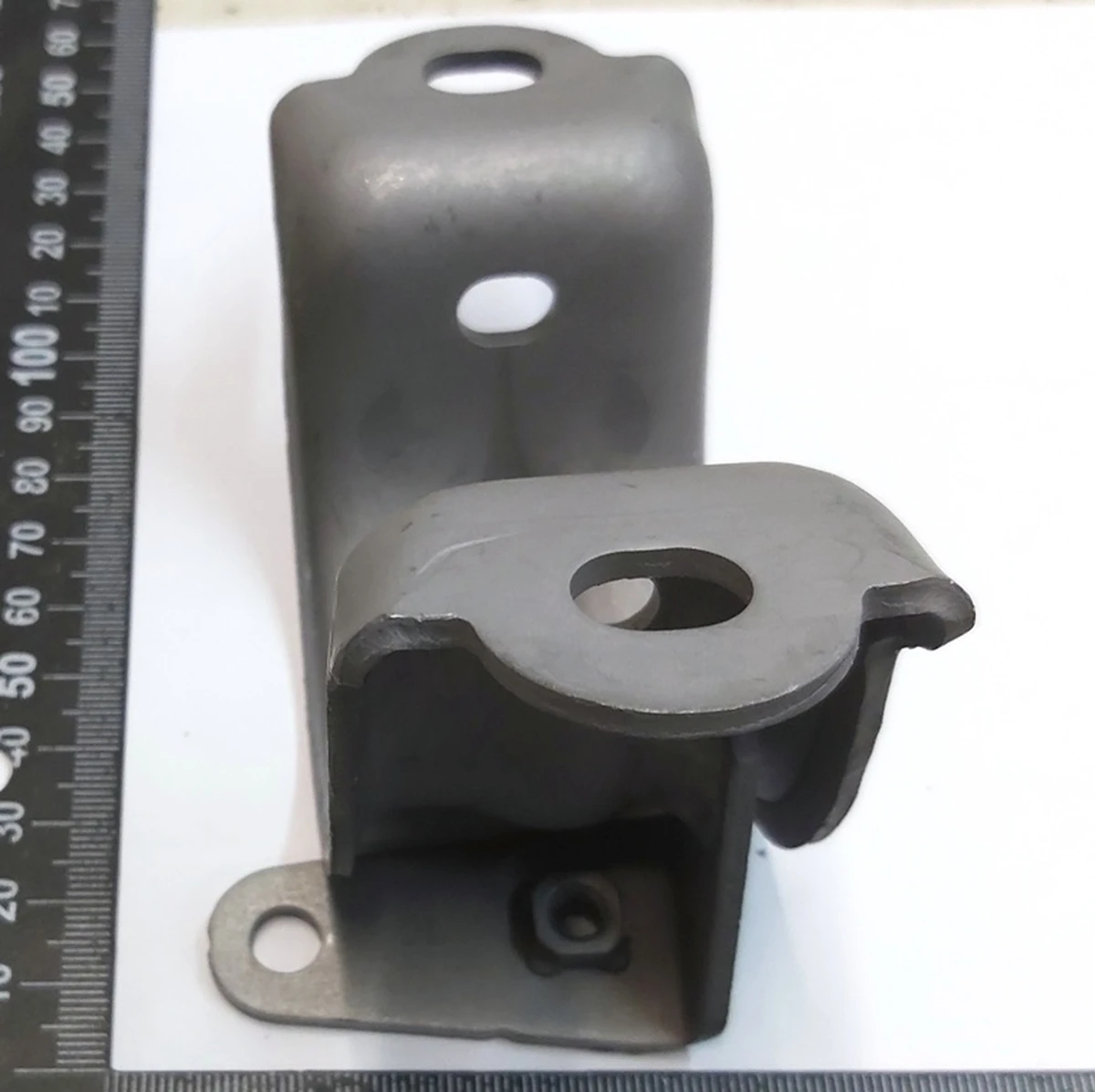 6 FR STABAR BUSH BRKT, LH 29mm Tesla Model 3, Model Y 1044383-00-B