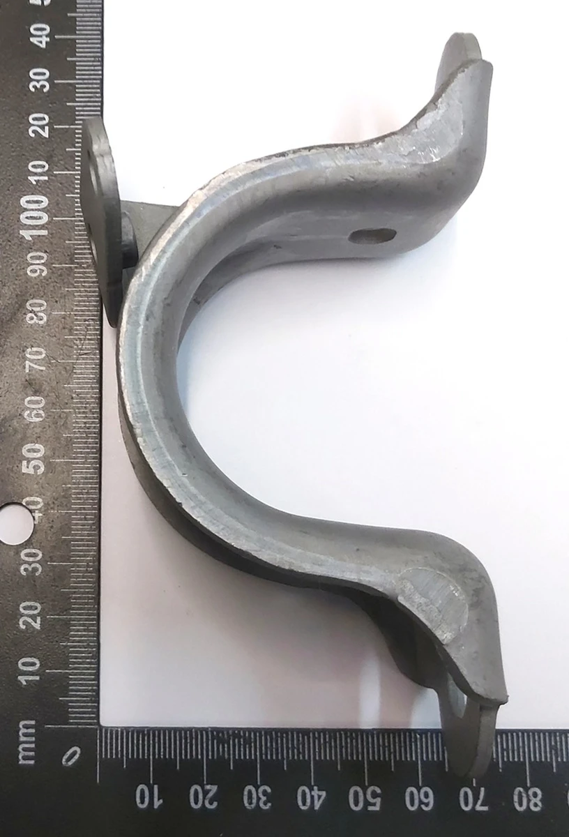 7 Кронштейн крепеленія стабілізатора переднього правий 29мм Tesla model 3 1044388-00-B