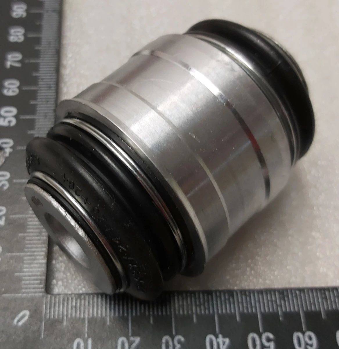 Сайлентблок плаваючий кулака заднього (цапфи) Tesla model 3, model Y 1188412-00-A 1188411-00 1188416-00