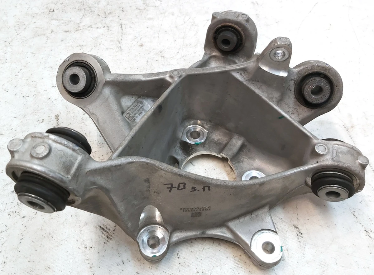 Кулак задній правий (цапфа) Tesla model Y 1188416-00-F