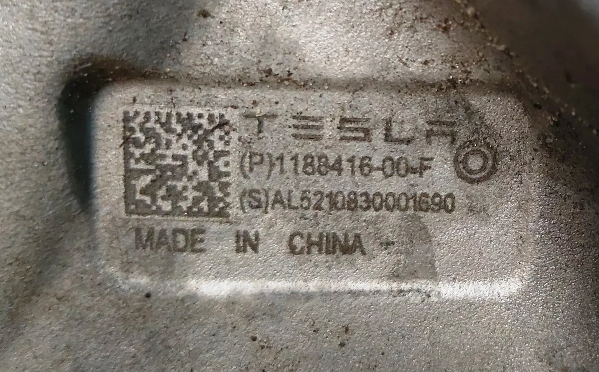 Кулак задній правий (цапфа) Tesla model Y 1188416-00-F