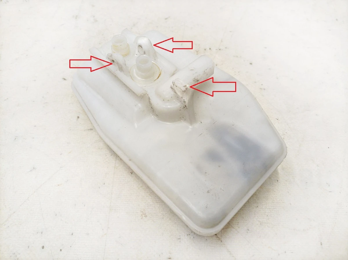 2 Расширительный бачок тормозной системы BOOSTER с повреждением Tesla mode Y 1188673-00-A