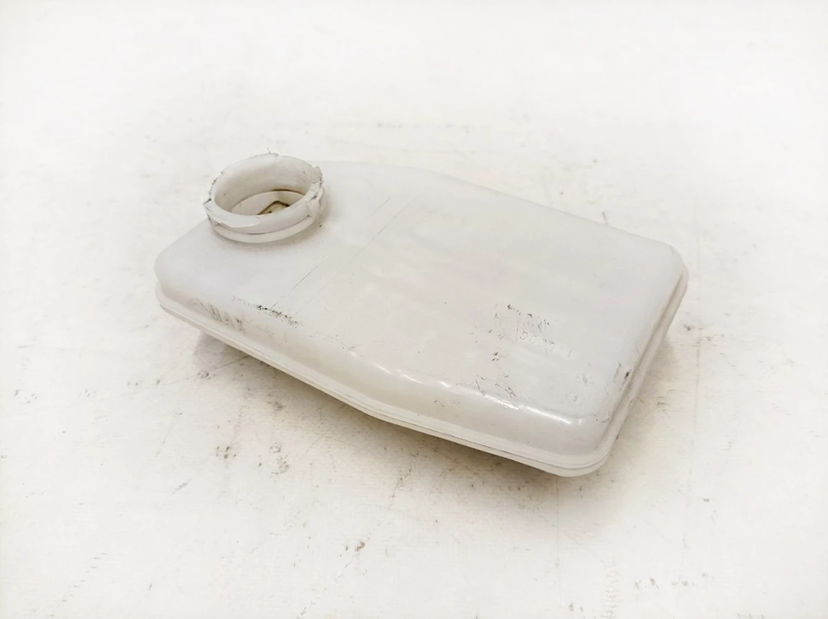 2 Расширительный бачок тормозной системы BOOSTER с повреждением Tesla mode Y 1188673-00-A