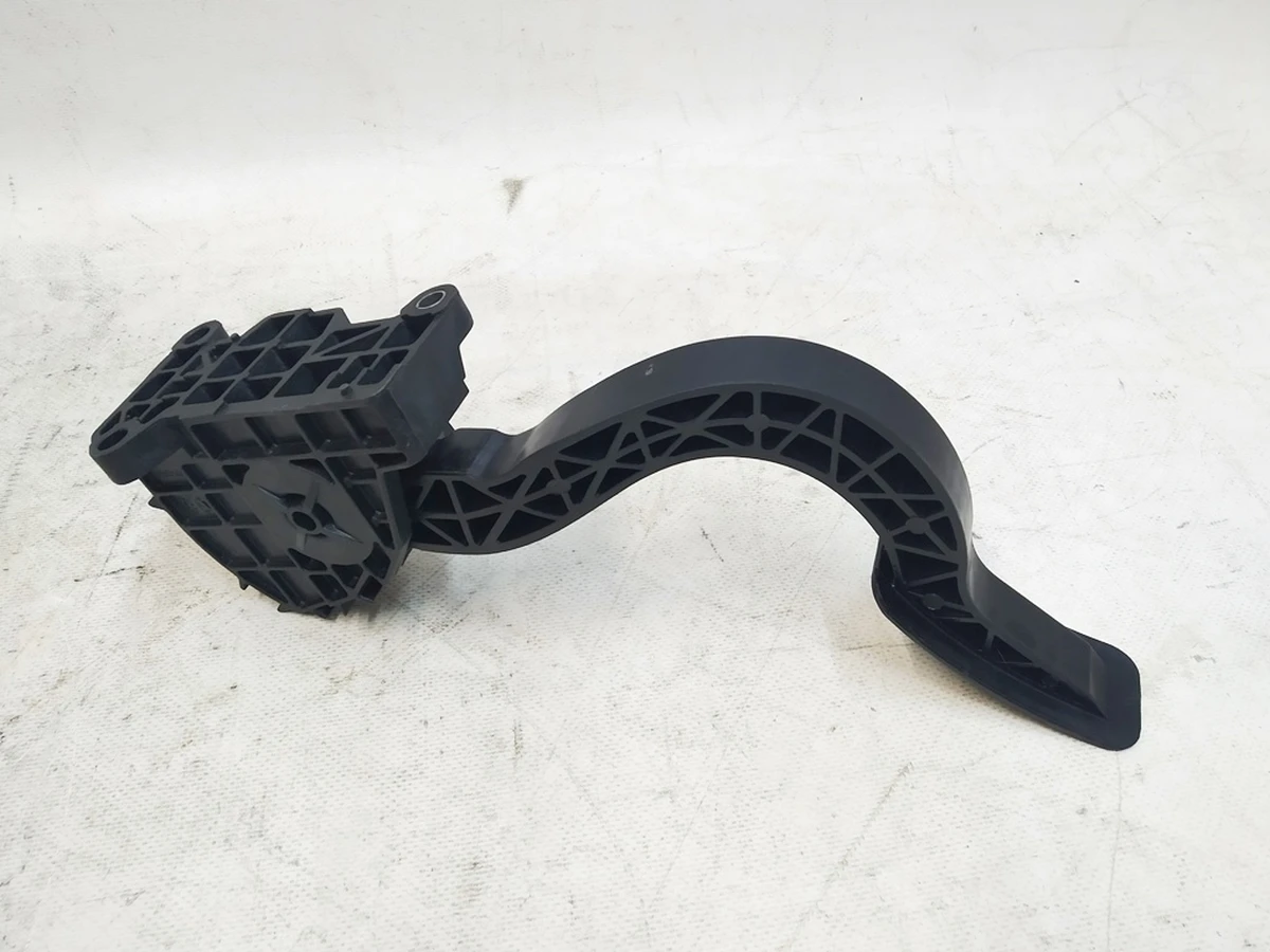 1 Педаль акселератора BASE Tesla Model Y 1188695-00-A