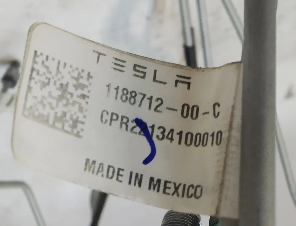 4 Гальмівні трубки передньої магістралі комплект 4 одиниці Tesla Model Y 1188712-00-C