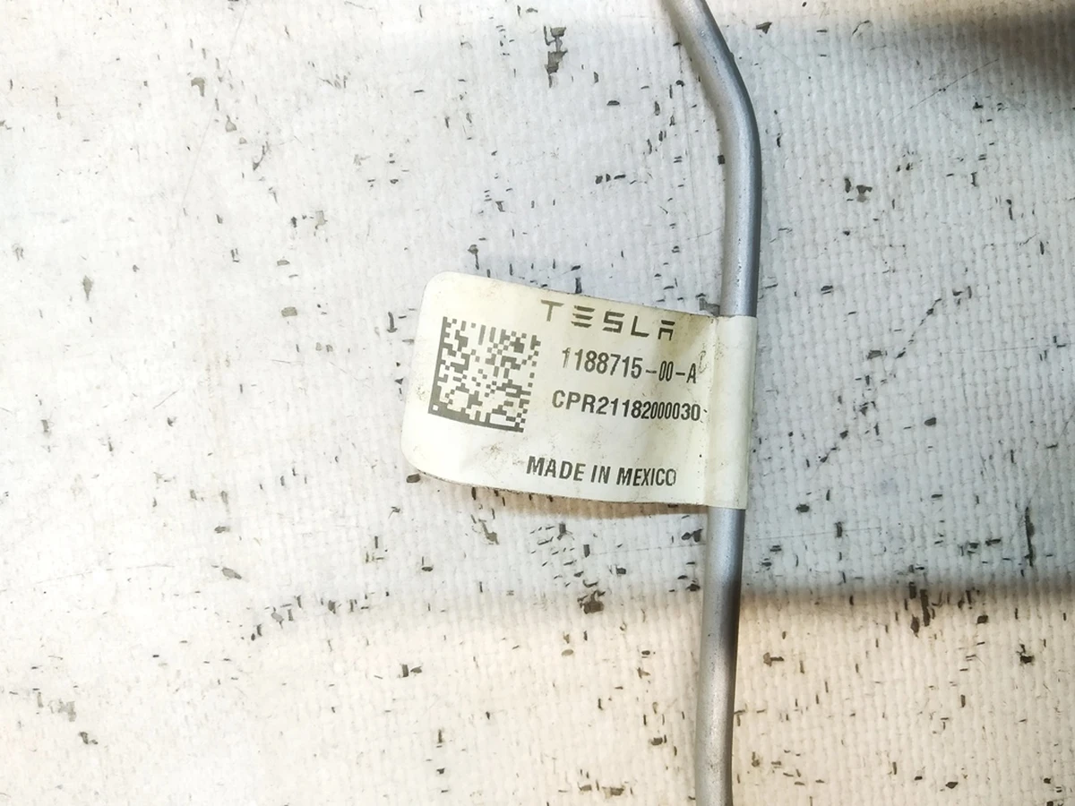 1 PIPE ASSY, R RR BRAKE Tesla model Y 1188715-00-A