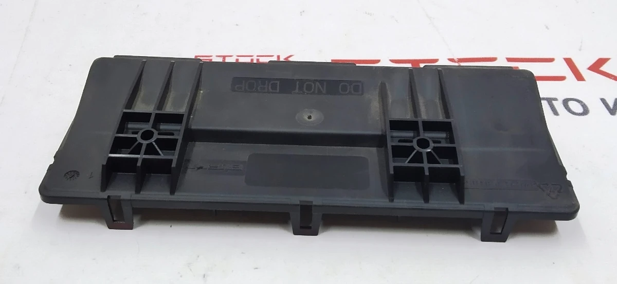 8 Кронштейн крепления блока управления водительского/пассажирского сиденья Tesla model X, model S REST 1072740-00-A