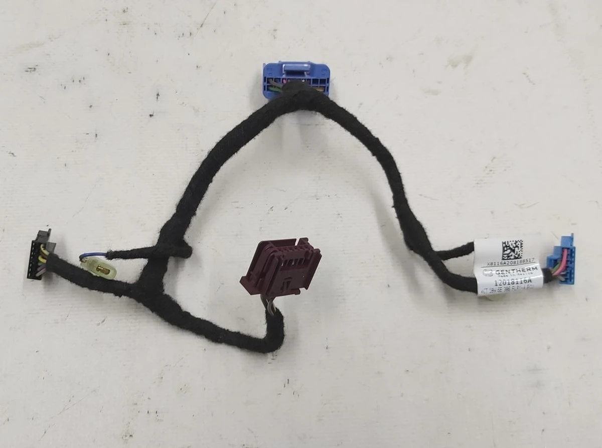 11 Проведення кнопки звукового сигналу в рульовому колесі Tesla model 3 1112053-00-D