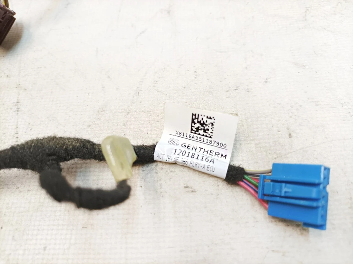 11 Проводка кнопки звукового сигнала в рулевом колесе (окисленные контакты) Tesla model 3 1112053-00-D