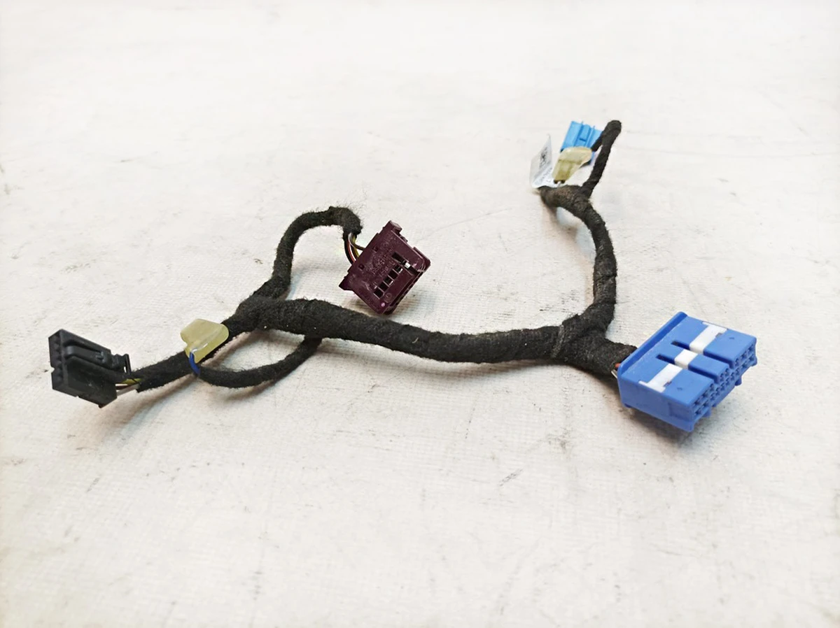 11 Проводка кнопки звукового сигнала в рулевом колесе (окисленные контакты) Tesla model 3 1112053-00-D