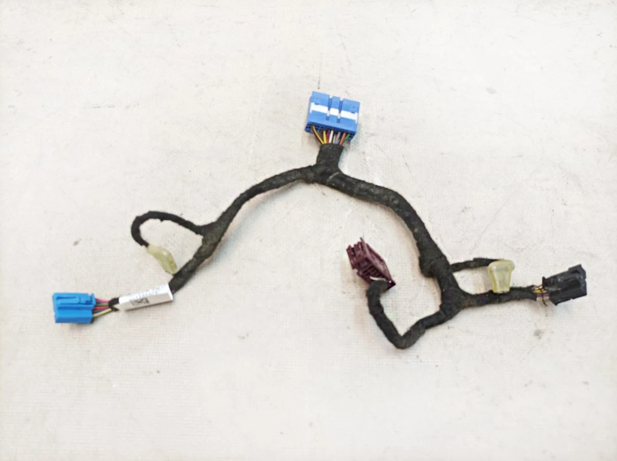 11 Проводка кнопки звукового сигнала в рулевом колесе (окисленные контакты) Tesla model 3 1112053-00-D