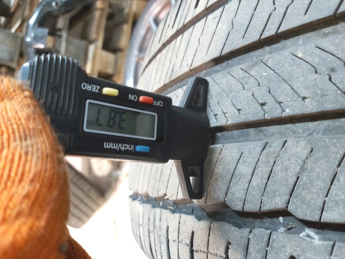 Колесо в сборе с повреждением (диск 18X8.5J AERO шина Michelin Primacy 235/45 R18 3,87 мм) Tesla model 3 1234221-00-Z