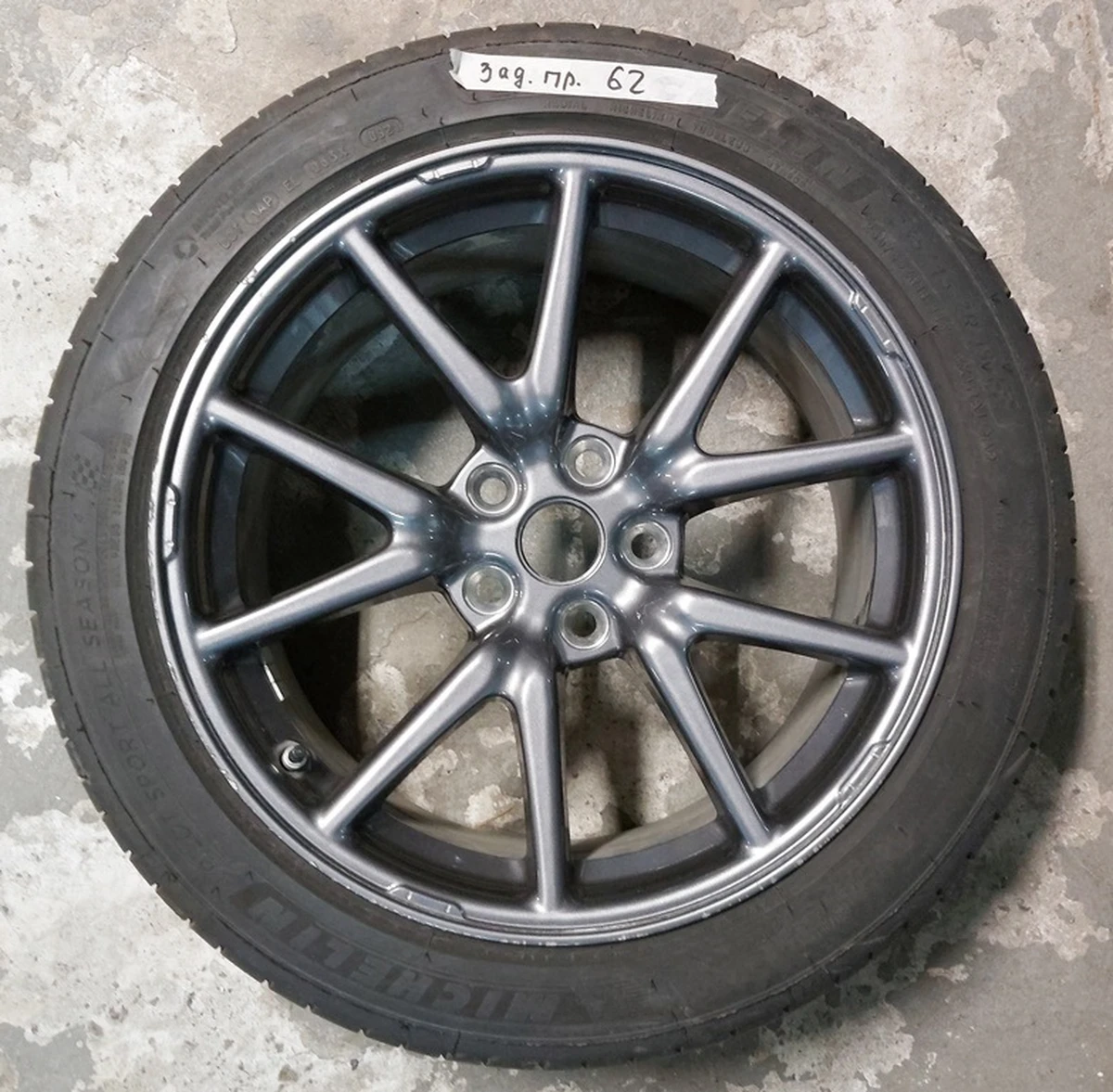 Колесо в зборі (диск 18*8.5J AERO шина Michelin Pilot sport 235/45 ZR18 датчик TPMS 433 MHz 6,70мм) з пошкодженням Tesla model 3