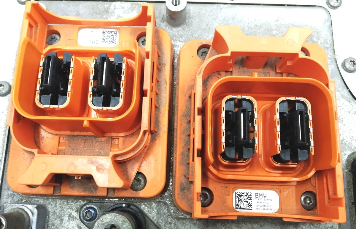 Electronic power control unit (DC / AC inverter 355VDC / 12VDC converter) BMW i3 12368635443