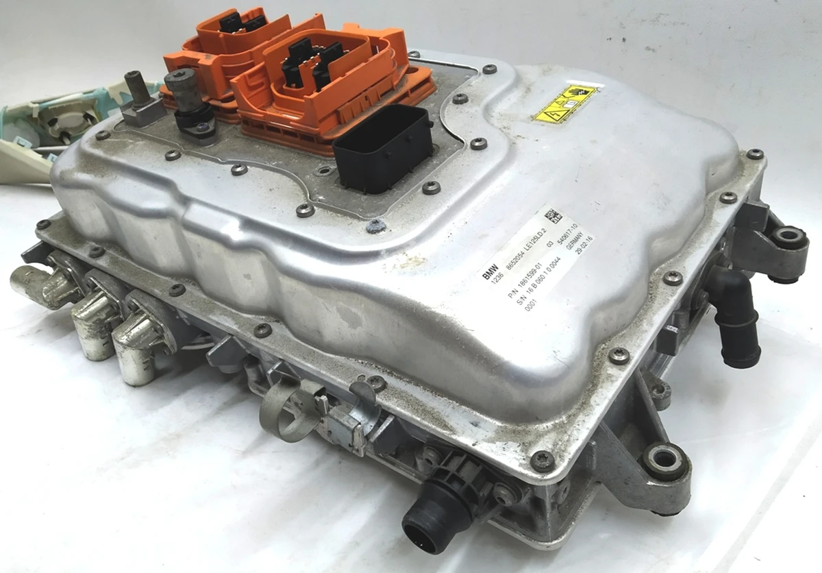 Electronic power control unit (DC / AC inverter 355VDC / 12VDC converter) BMW i3 12368635443