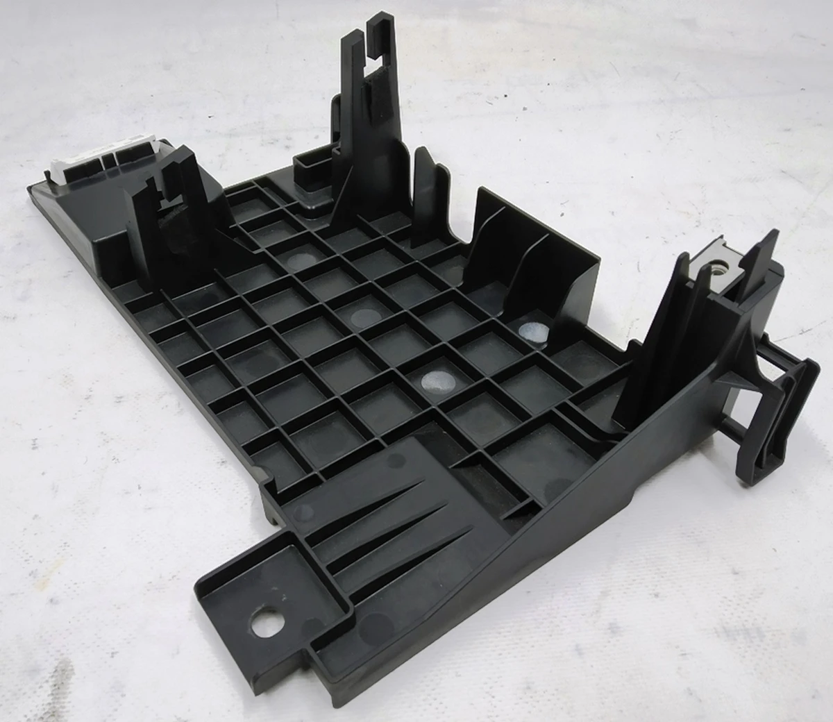 Кронштейн кріплення блоку запобіжників в зборі з ліхтарем підсвічування салону BMW i3 61139265642