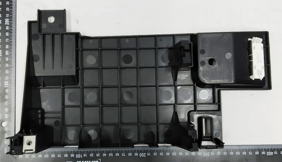 Кронштейн кріплення блоку запобіжників в зборі з ліхтарем підсвічування салону BMW i3 61139265642