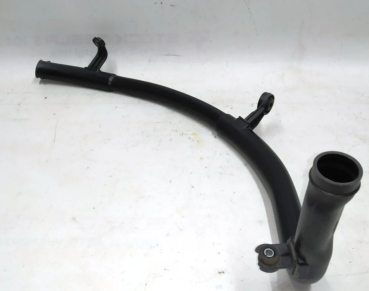 Повітропровід повітряного фільтра в зборі з відбійником і люверсами BMW i3 13717642404