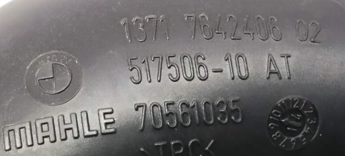 Повітропровід (чистого повітря) повітряного фільтра в зборі з хомутами BMW i3 13717642406