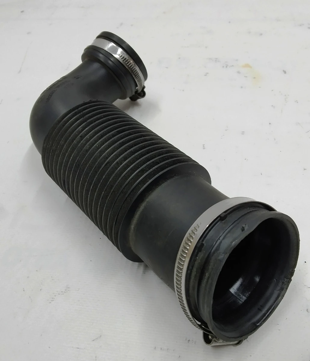 Повітропровід (чистого повітря) повітряного фільтра в зборі з хомутами BMW i3 13717642406