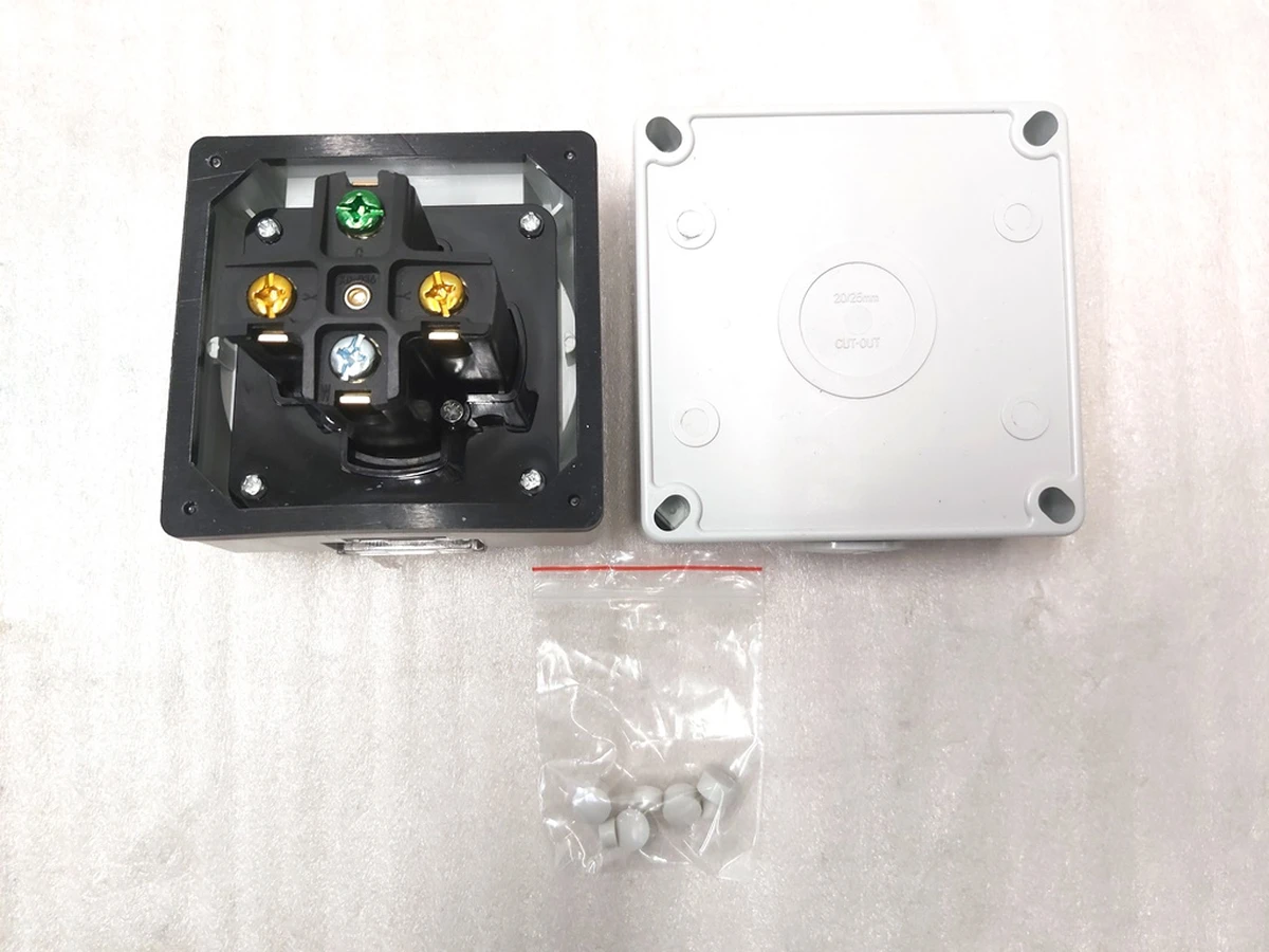 3 Розетка високовольтна NEMA 14-50R 50A-125/250V для смарт адаптера в коробці Tesla all models 14-50R NEMA