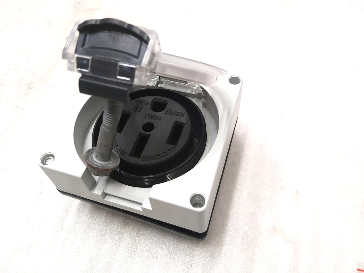 3 Розетка високовольтна NEMA 14-50R 50A-125/250V для смарт адаптера в коробці Tesla all models 14-50R NEMA