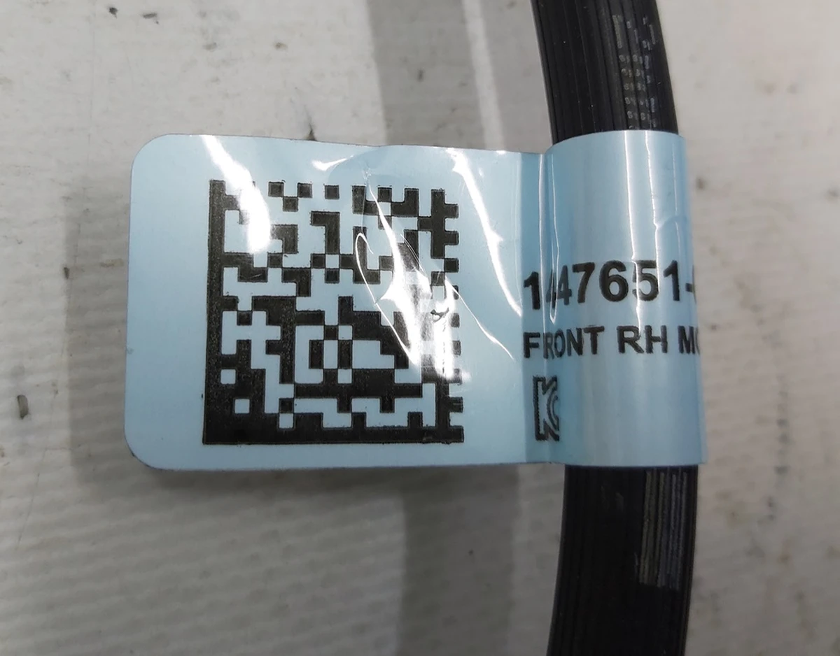 2 Шланг гальмівний передній правий у зборі Tesla model S 1447650-00-A