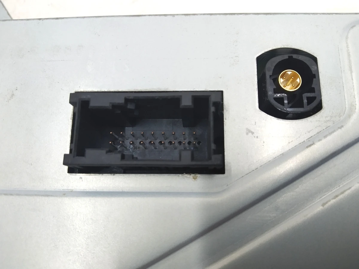 1 INSTRUMENT CLUSTER INTEL monitor with speaker, damaged Tesla model X, model S REST 1447934-00-E