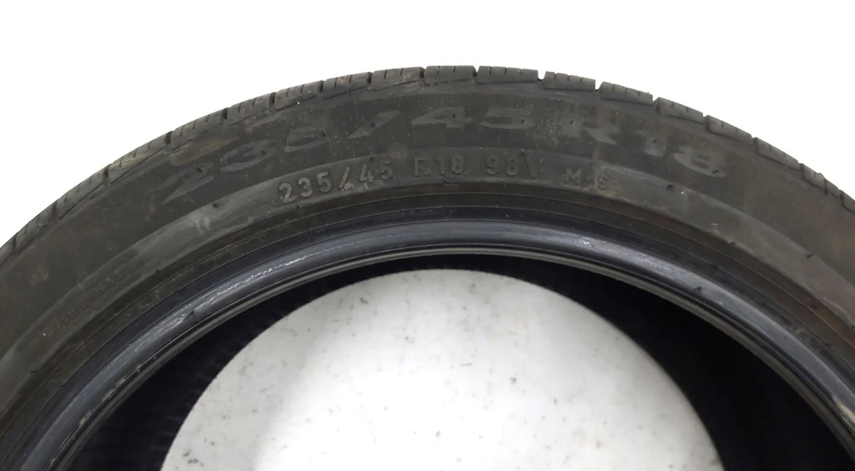 1 Tire set (4 units) 235/45R18 98V M S PIRELLI CINTURATO P7 8,15 mm 8,16 mm 8,29 mm 8,32 mm Tesla model 3 1450778-00-A