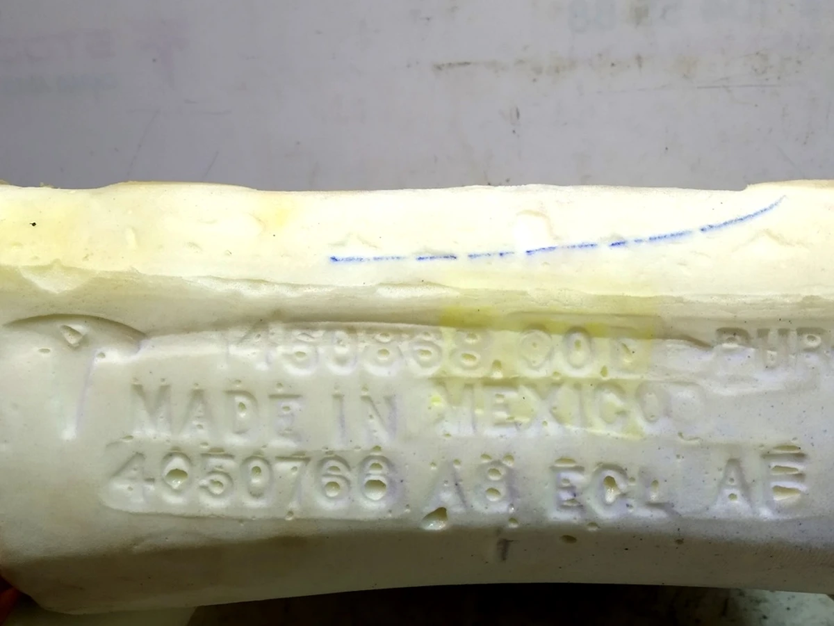 4 Пінний наповнювач спинки водійського сидіння Tesla Model 3, Model Y 1450868-00-E 1450868-00-F