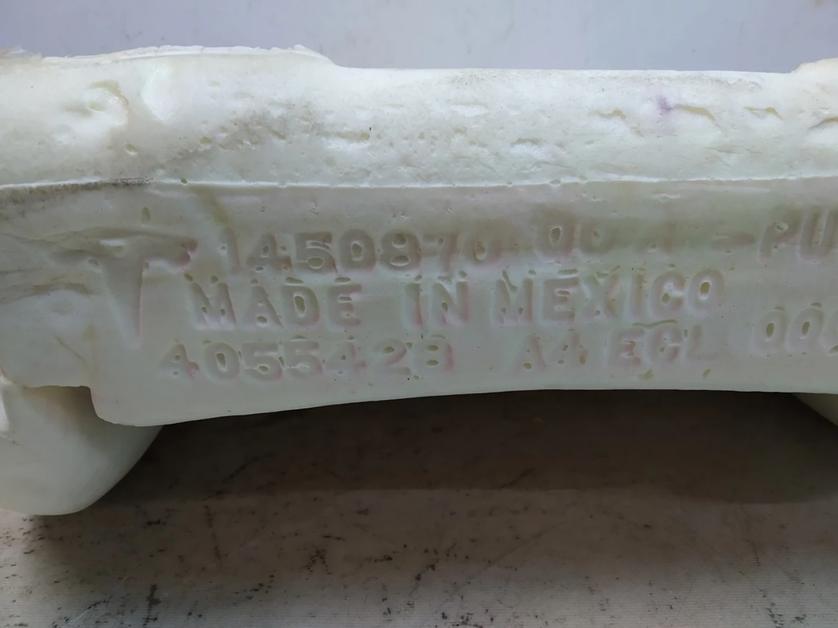 15 1ST ROW SEATBACK FOAM PAD ASSEMBLY - RIGHT HAND Tesla model 3, model Y 1920018-00-A